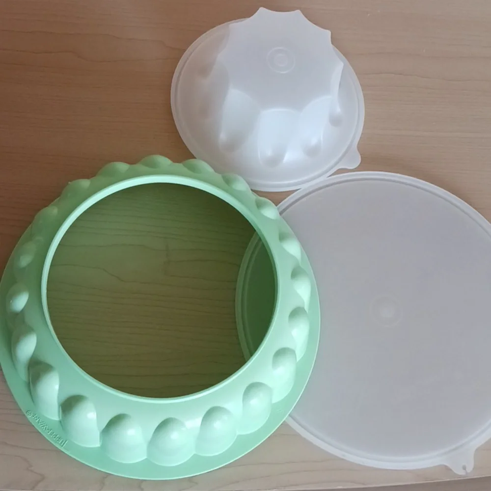 Tupperware vintage Ring Mold Ice Jello